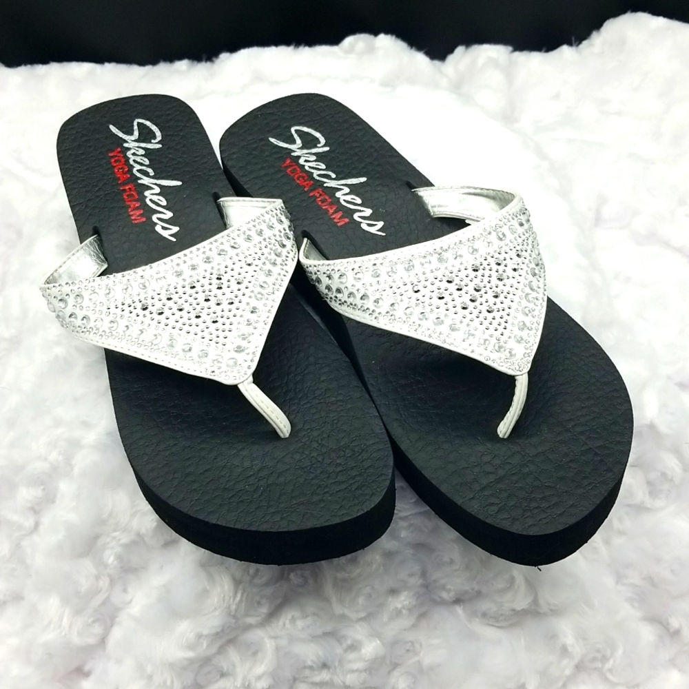 Sketchers Yoga Foam Size 9 Black With Silver Rhinestone Flip Flops